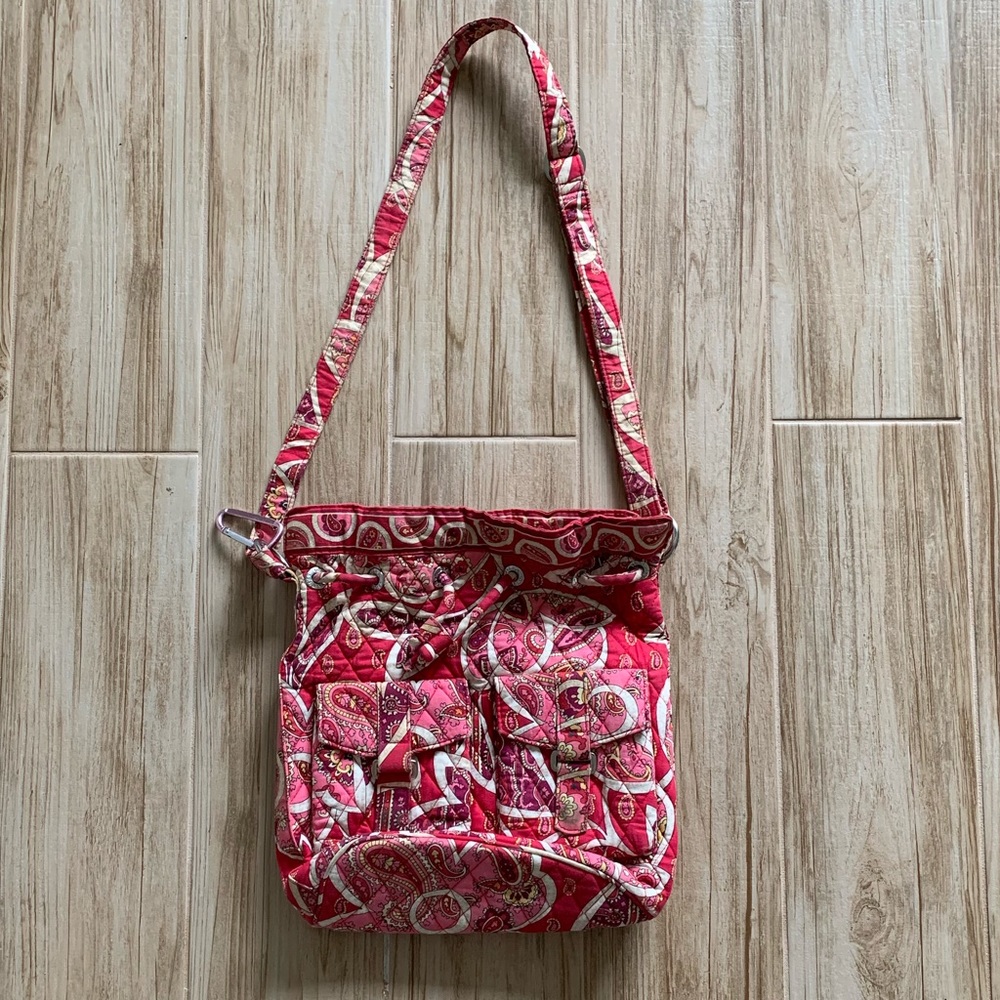 🎉HP🎉 Vera Bradley quilted red pink white bucket bag